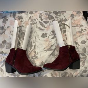 Size 8.5 maroon tasseled booties